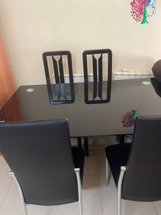 Mesa de comedor cristal y metal con 4 sillas