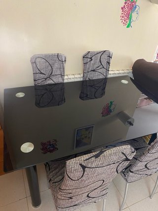 Mesa de comedor cristal y metal con 4 sillas