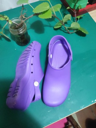 Zuecos Feliz Caminar Morados Talla 41