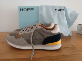 Zapatillas HOFF grises y azules.