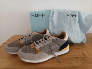 Zapatillas HOFF grises y azules.