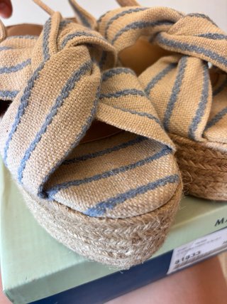 Sandalias cuña MaryPaz beige y azul