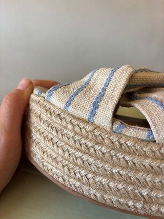 Sandalias cuña MaryPaz beige y azul
