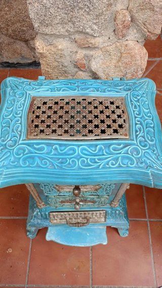 Estufa antigua hierro fundido esmaltada azul