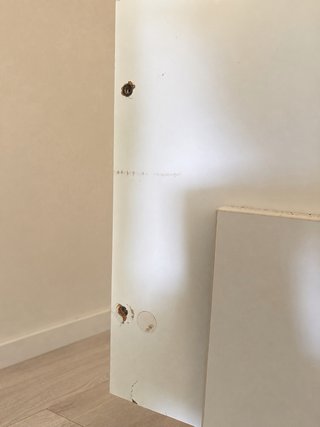 Cuna de madera blanca con ruedas