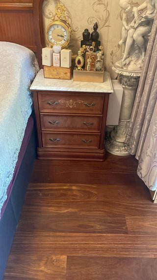 Cabecero de madera con detalles