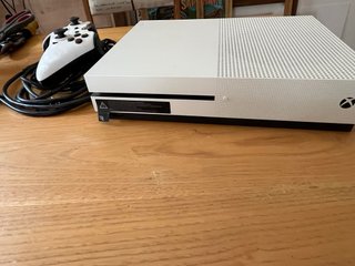 Xbox One S Blanca + Mando