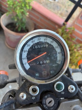 Mash Seventy Five moto naked