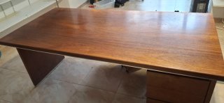 Escritorio grande de madera