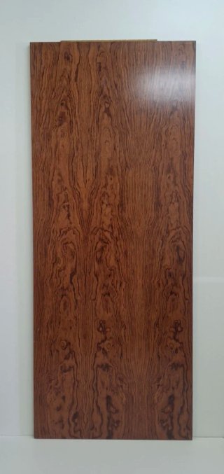 Puerta maciza rechapada de Bubinga.