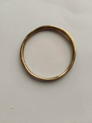 Pulsera de latón con incrustaciones de malaquita
