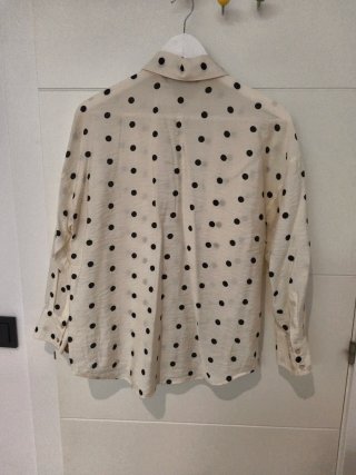 Camisa Zara lunares beige y negro