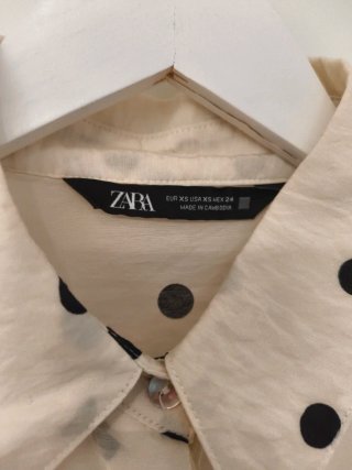Camisa Zara lunares beige y negro