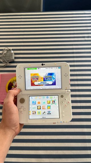 Nintendo 3DS XL Rosa con caricatore, stilo e custodia