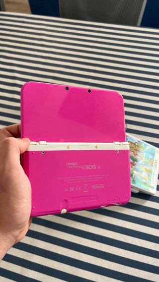 Nintendo 3DS XL Rosa con caricatore, stilo e custodia
