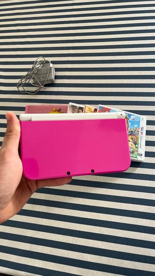Nintendo 3DS XL Rosa con caricatore, stilo e custodia