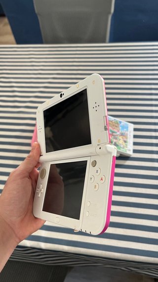 Nintendo 3DS XL Rosa con caricatore, stilo e custodia