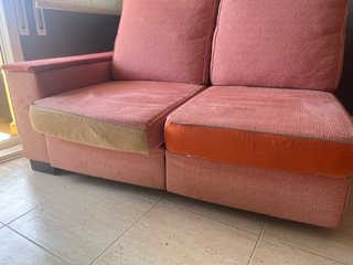 Sofá rosa de tela largo y normal