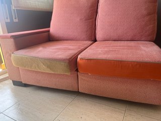 Sofá rosa de tela largo y normal