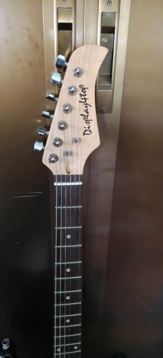 Guitarra Eléctrica Stratocaster Sunburst