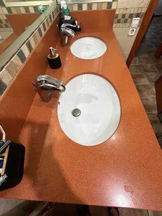 Lavabos encastrados Roca, encimera Silestone