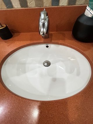 Lavabos encastrados Roca, encimera Silestone