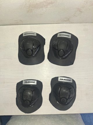 2 Cascos Bicicleta de Niños y rodilleras y coderas