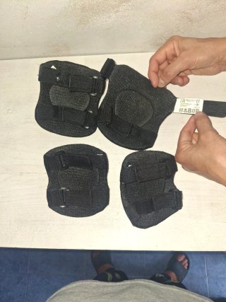 2 Cascos Bicicleta de Niños y rodilleras y coderas