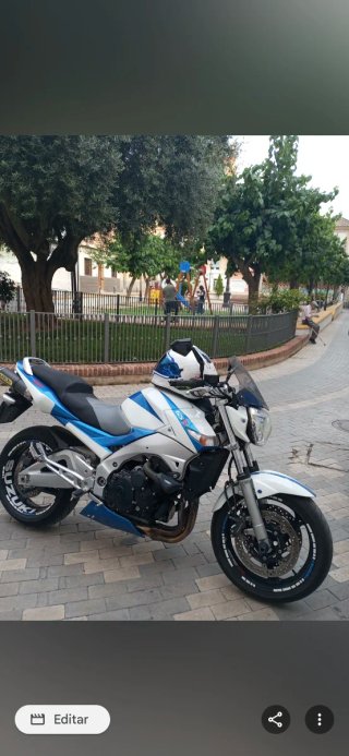Suzuki GSR 600
