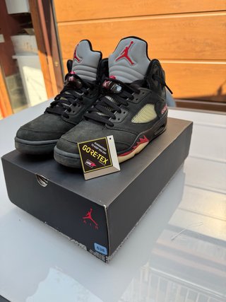 Jordan 5 Gore-Tex Negro Rojo