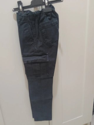 Pantalón cargo color negro de niño