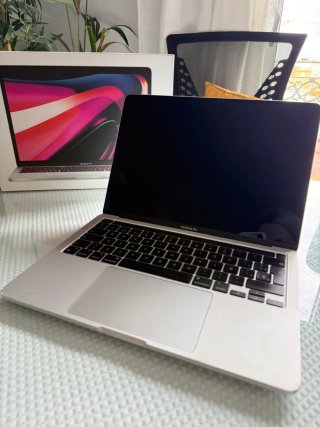 MacBook Pro 13" M2 2022 Plata