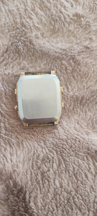Reloj Suzuki Digital Analógico Dorado