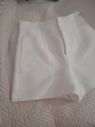 Pantalón corto blanco Zara
