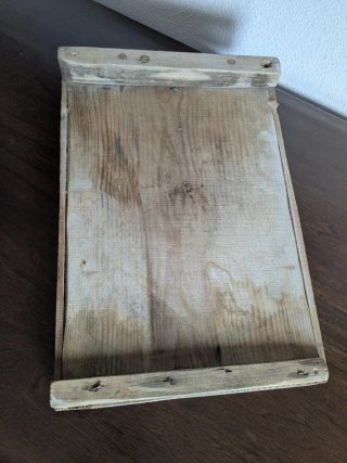 Pila de lavar madera antigua