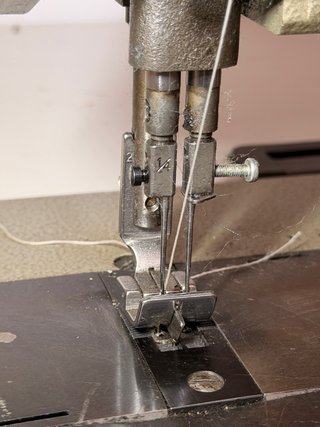 Maquina coser Singer 212U Doble Arrastre y aguja