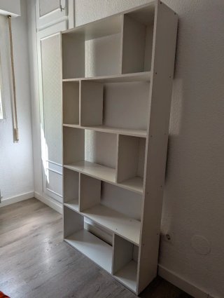 Estantería blanca de madera