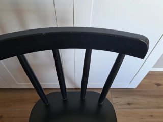 Silla alta de madera negra para niños