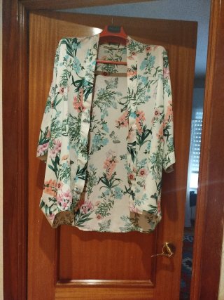 Chaqueta Kimono - Vestido blanco