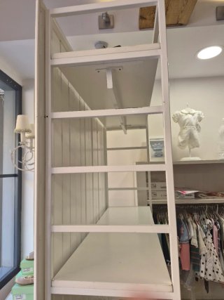 Estanterías metálicas y de madera