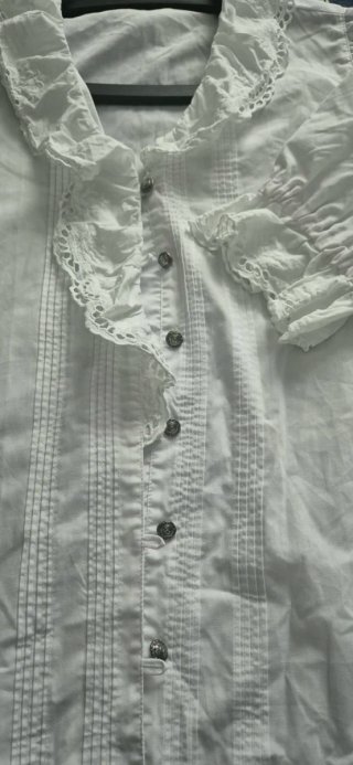 Blusa blanca regional o de calle