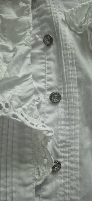 Blusa blanca regional o de calle