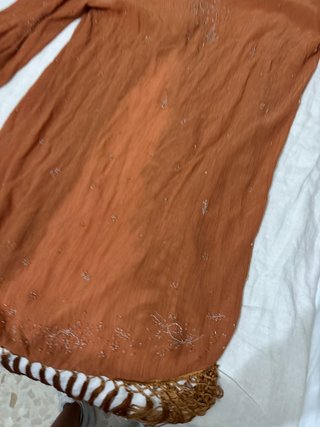 Caftán bordado con abalorios