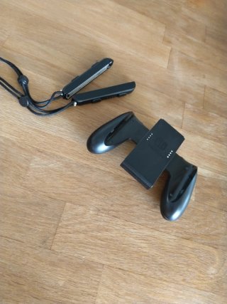 Nintendo Switch + Valigetta + Micro SD 128GB