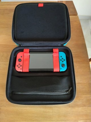 Nintendo Switch + Valigetta + Micro SD 128GB