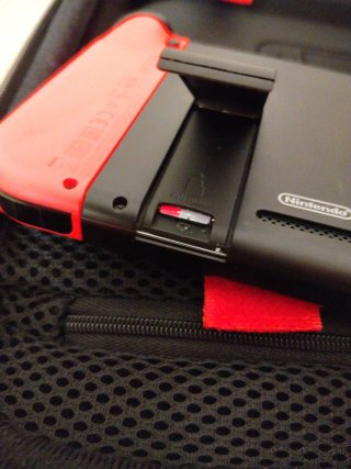 Nintendo Switch + Valigetta + Micro SD 128GB