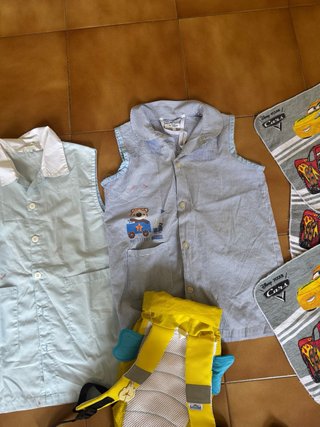 Lote 2 batas, mochila y servilletas Cars + regalo