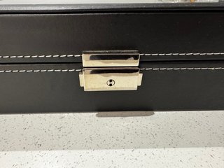 Caja expositora para relojes y gafas