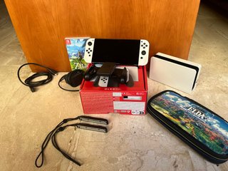 Nintendo Switch OLED + Zelda Breath of the Wild