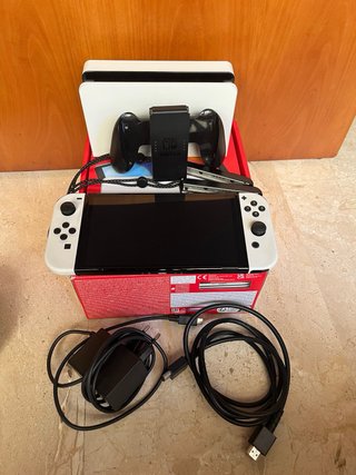 Nintendo Switch OLED + Zelda Breath of the Wild